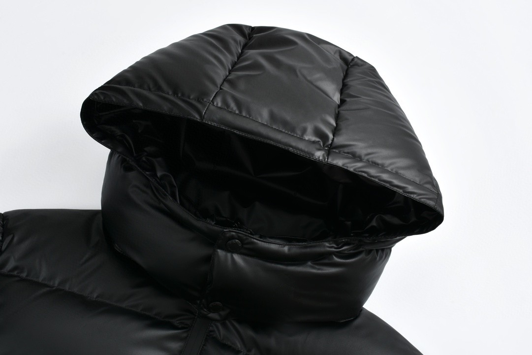 PRADA 普拉达 口袋徽标拉链连帽羽绒服 外套 黑色 保暖