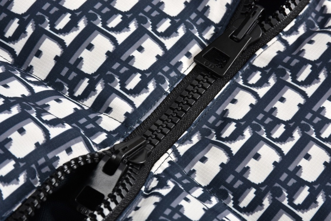 DIOR 迪奥 拼接满印双面两穿连帽羽绒服 夹克 外套 长袖 黑色 147C23A2968-X5803