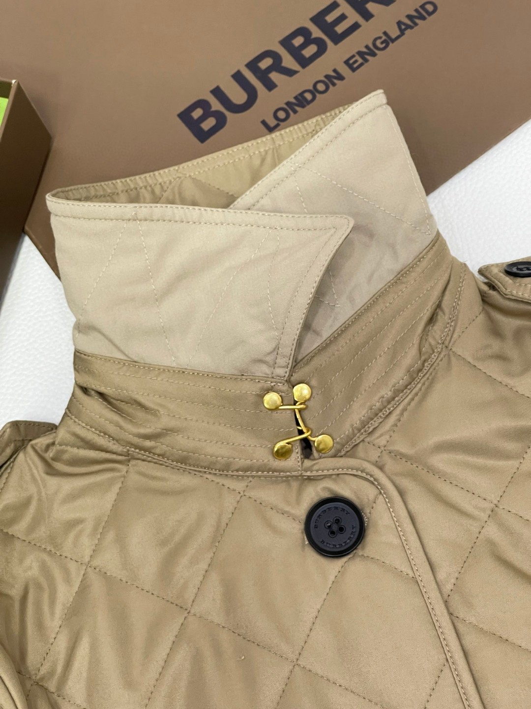 Burberry 巴宝莉 纯色单排扣翻领棉服 夹克 长袖 外套 卡其色 黑色 40623911