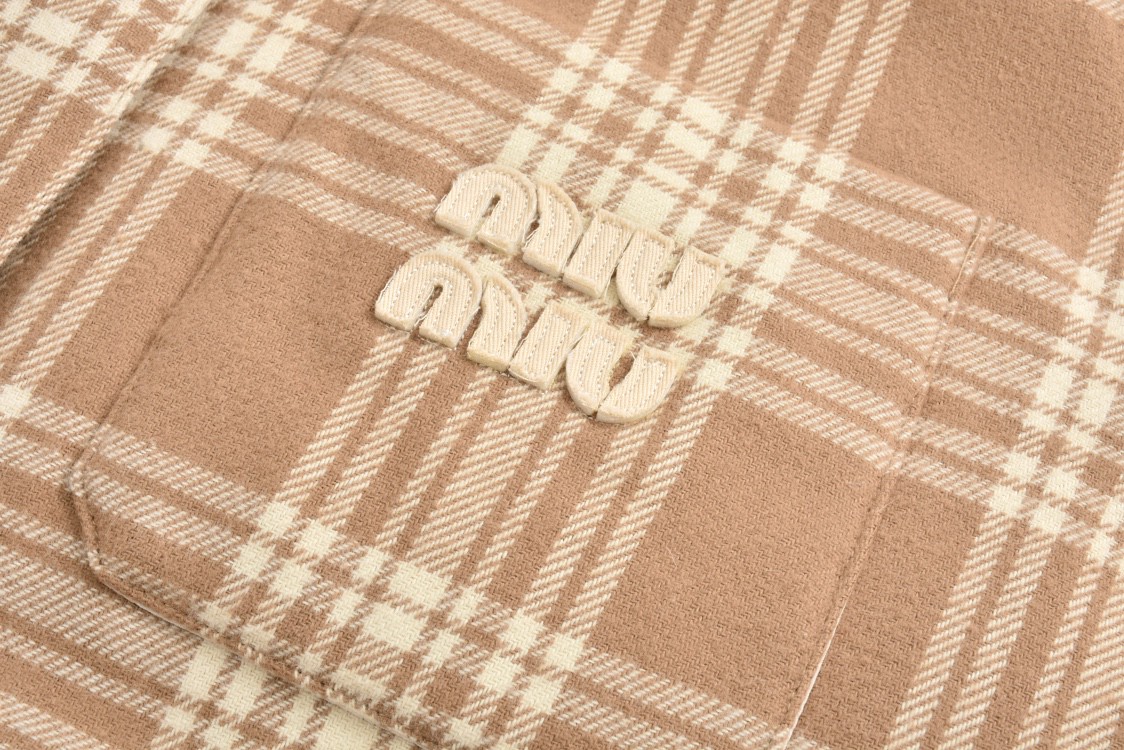 MIU MIU 缪缪 格纹字母刺绣拉单排扣衬衫羽绒服 夹克 长袖 外套 卡其色 蓝色 粉色 ML855-13L8-F0KTK-S-232