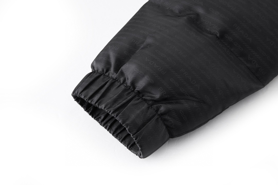 PRADA 普拉达尼龙提花拉链立领羽绒服 外套 保暖 白色 黑色