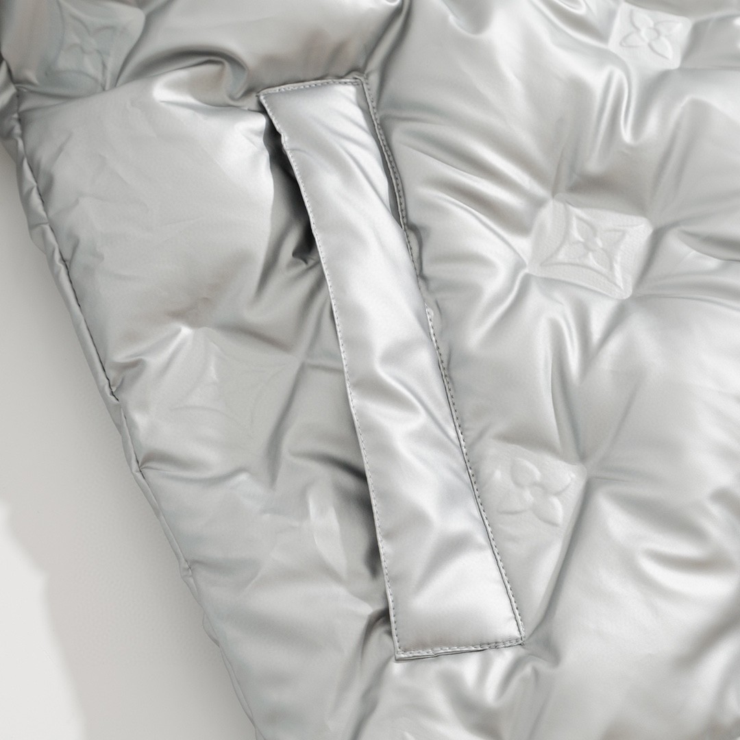 LOUIS VUITTON 路易威登 压纹双面两穿拉链立领羽绒服 外套 长袖 银色