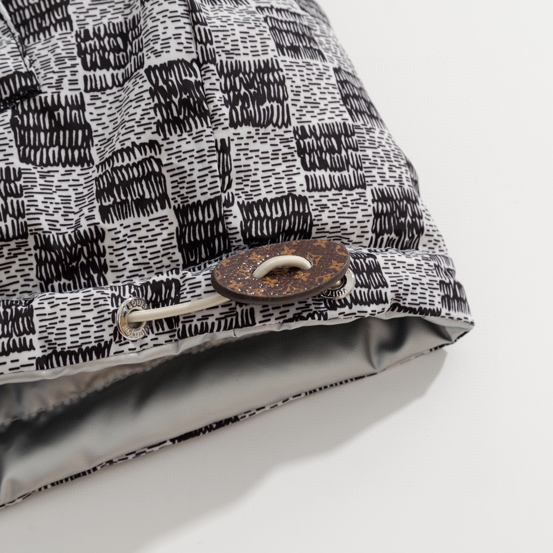 LOUIS VUITTON 路易威登 压纹双面两穿拉链立领羽绒服 外套 长袖 银色