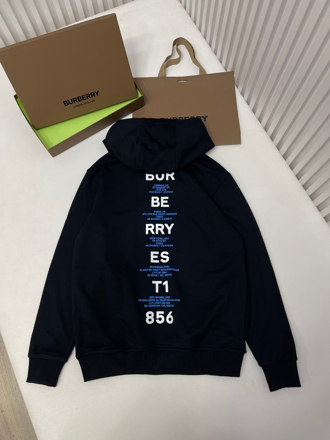 Burberry 巴宝莉 人物图像印花连帽卫衣 长袖 黑色 80711761