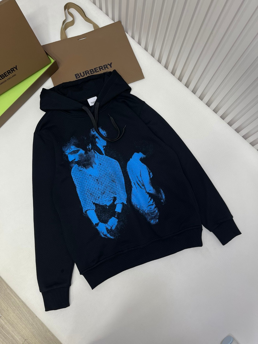 Burberry 巴宝莉 人物图像印花连帽卫衣 长袖 黑色 80711761