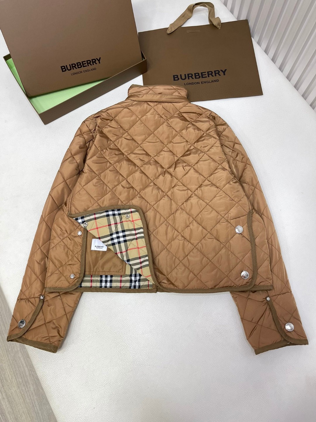 Burberry 巴宝莉 菱形绗缝单排扣连帽夹克 棉服 外套 长袖 短款 秋冬款 棕色 绿色 80776631