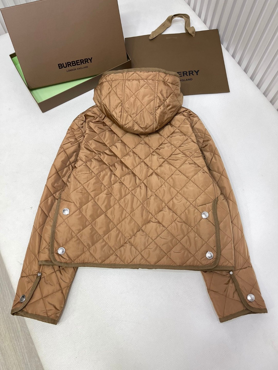 Burberry 巴宝莉 菱形绗缝单排扣连帽夹克 棉服 外套 长袖 短款 秋冬款 棕色 绿色 80776631
