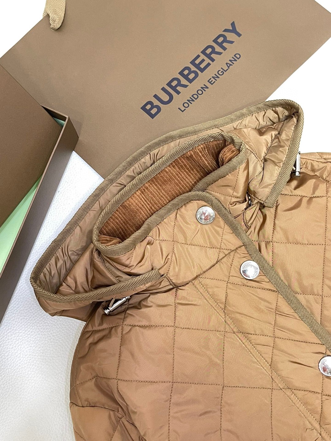 Burberry 巴宝莉 菱形绗缝单排扣连帽夹克 棉服 外套 长袖 短款 秋冬款 棕色 绿色 80776631
