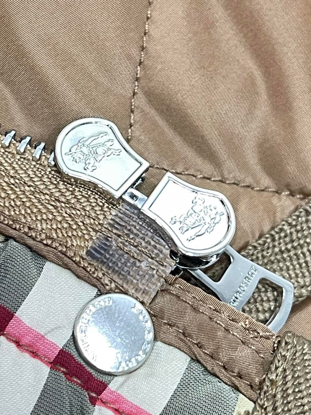 Burberry 巴宝莉 菱形绗缝单排扣连帽夹克 棉服 外套 长袖 短款 秋冬款 棕色 绿色 80776631