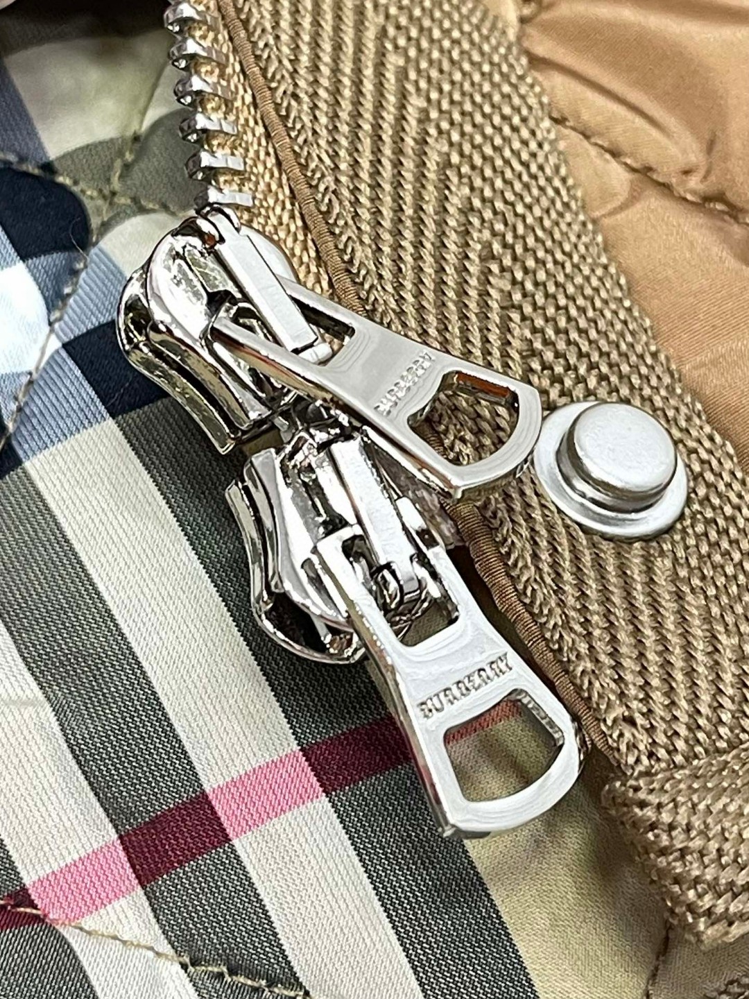 Burberry 巴宝莉 菱形绗缝单排扣连帽夹克 棉服 外套 长袖 短款 秋冬款 棕色 绿色 80776631