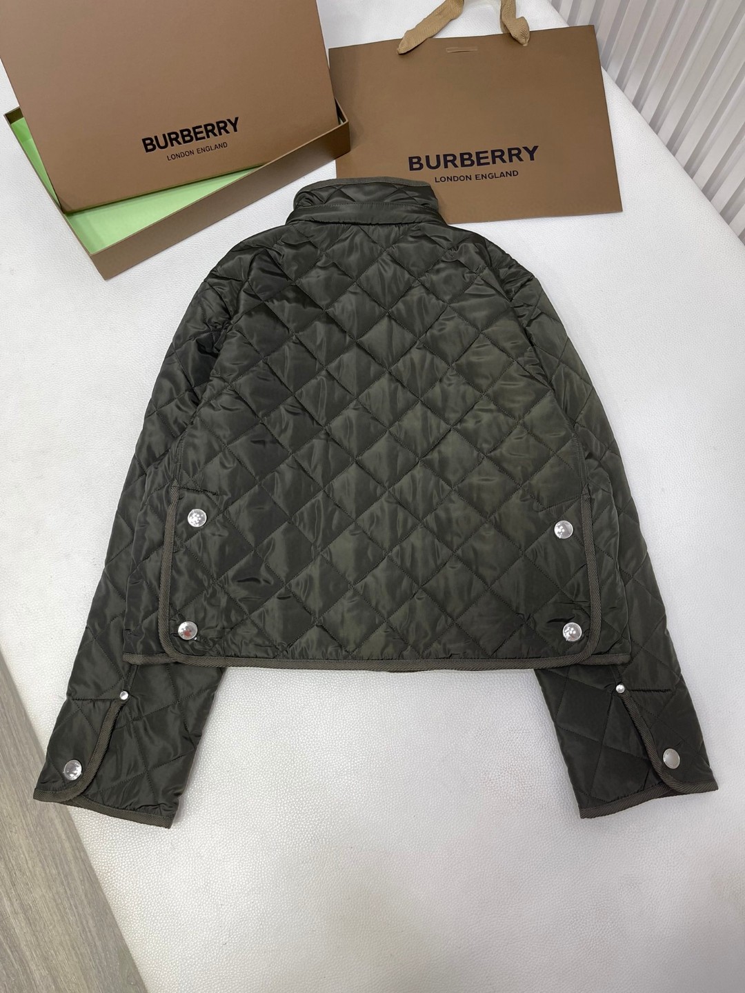 Burberry 巴宝莉 菱形绗缝单排扣连帽夹克 棉服 外套 长袖 短款 秋冬款 棕色 绿色 80776631
