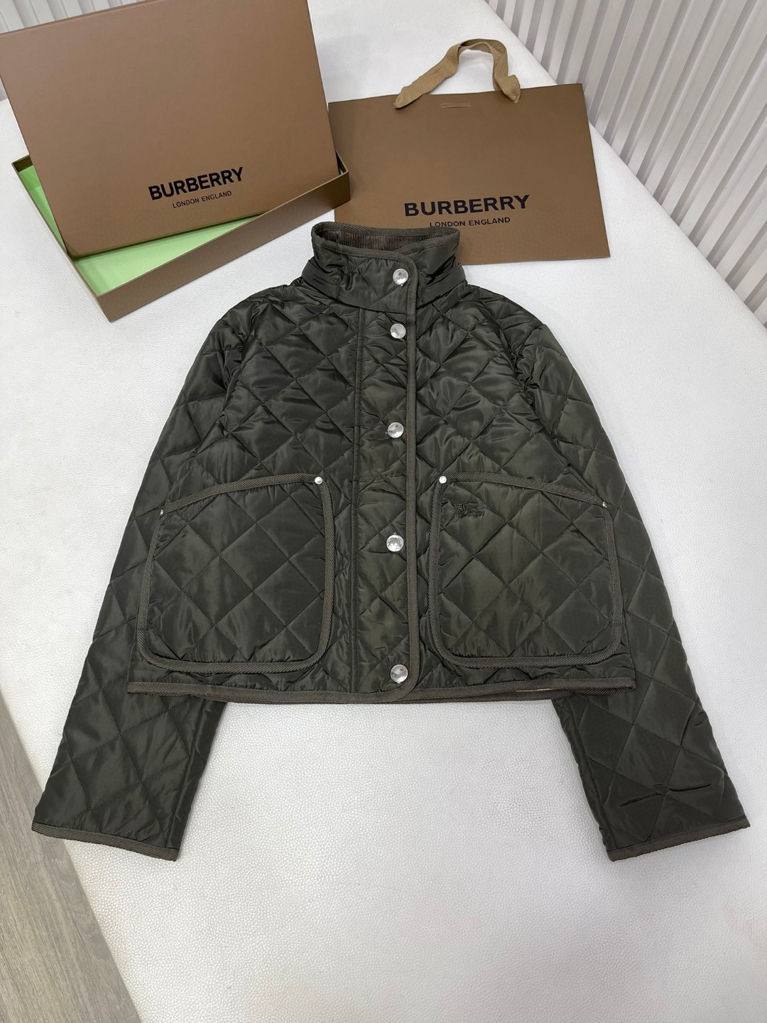 Burberry 巴宝莉 菱形绗缝单排扣连帽夹克 棉服 外套 长袖 短款 秋冬款 棕色 绿色 80776631