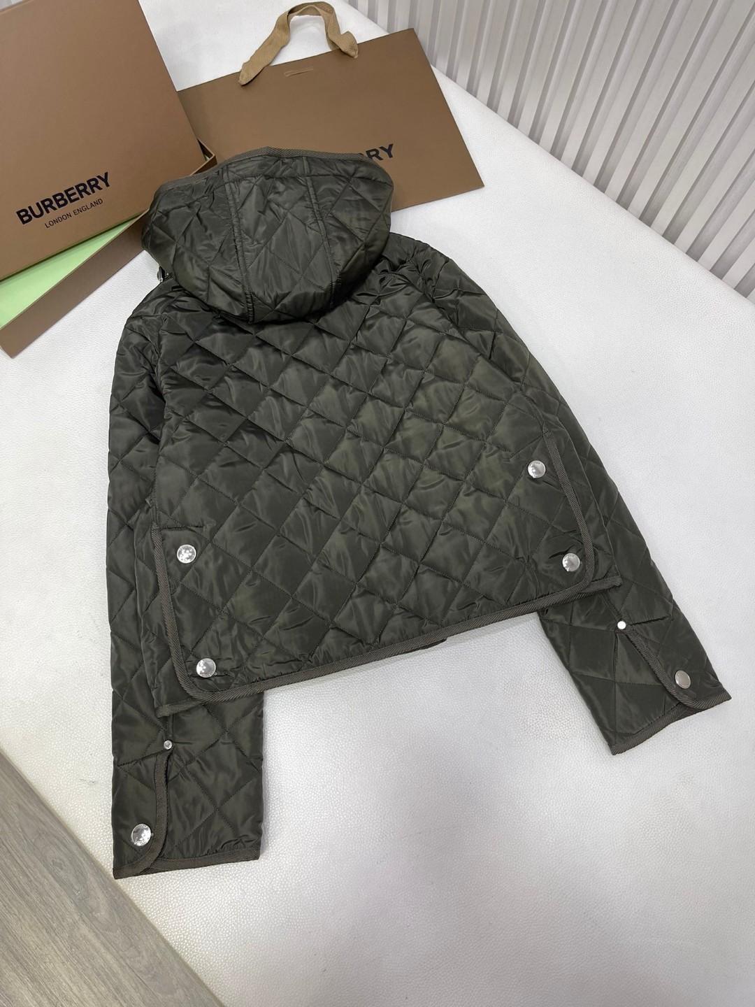Burberry 巴宝莉 菱形绗缝单排扣连帽夹克 棉服 外套 长袖 短款 秋冬款 棕色 绿色 80776631