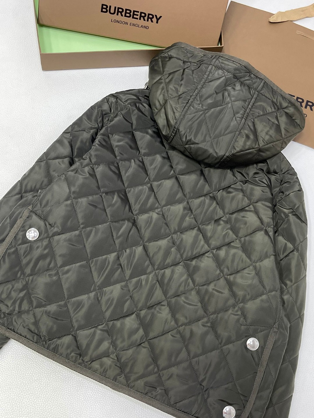 Burberry 巴宝莉 菱形绗缝单排扣连帽夹克 棉服 外套 长袖 短款 秋冬款 棕色 绿色 80776631