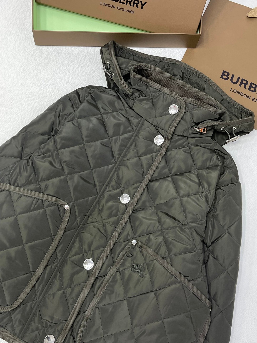 Burberry 巴宝莉 菱形绗缝单排扣连帽夹克 棉服 外套 长袖 短款 秋冬款 棕色 绿色 80776631