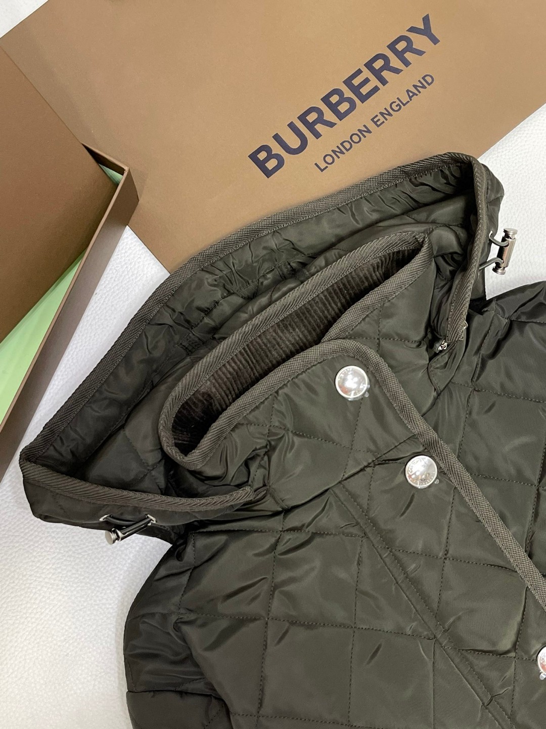 Burberry 巴宝莉 菱形绗缝单排扣连帽夹克 棉服 外套 长袖 短款 秋冬款 棕色 绿色 80776631