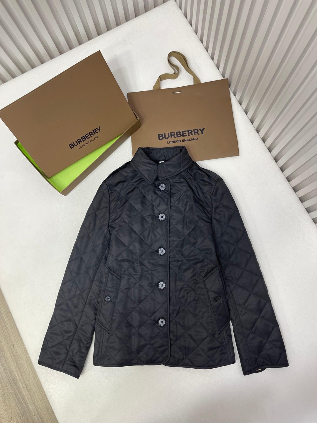 Burberry 巴宝莉 纯色单排扣翻领棉服 夹克 长袖 外套 卡其色 黑色 40623911