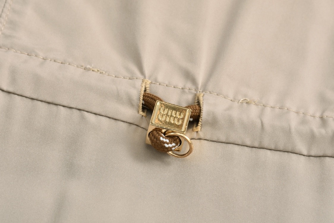 MIU MIU 缪缪 字母logo印花拉链连帽冲锋衣 夹克 长袖 外套 米色 ML1080-13FM-F0065