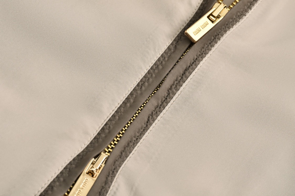 MIU MIU 缪缪 字母logo印花拉链连帽冲锋衣 夹克 长袖 外套 米色 ML1080-13FM-F0065