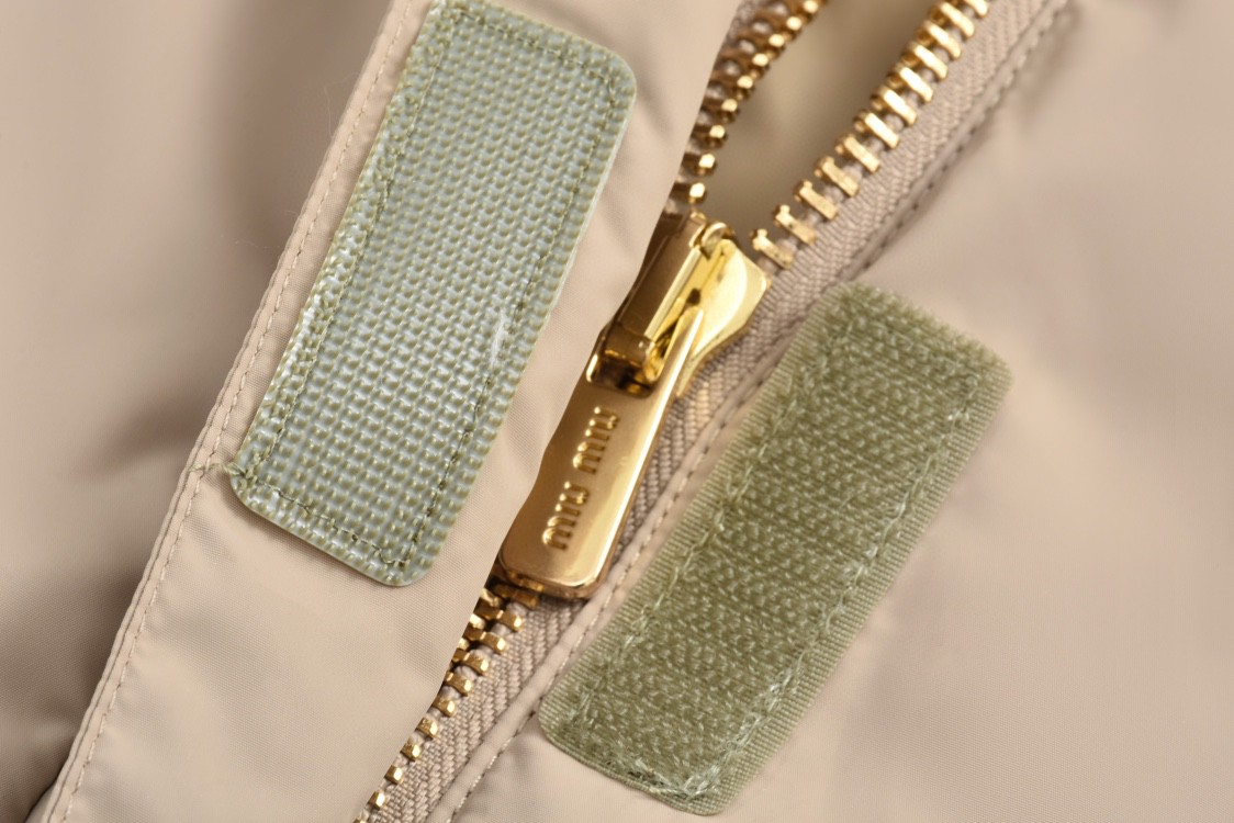 MIU MIU 缪缪 字母logo印花拉链连帽羽绒服 夹克 长袖 外套 米色 ML1080-13FM-F0065