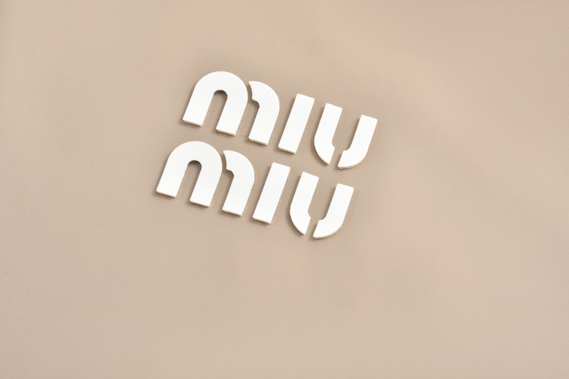 MIU MIU 缪缪 字母logo印花拉链连帽羽绒服 夹克 长袖 外套 米色 ML1080-13FM-F0065