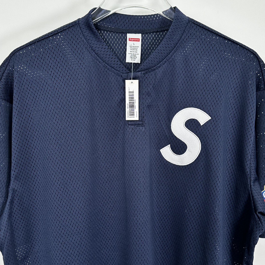 Supreme FW24 WEEK1 S Logo Baseball Henley 斜纹刺绣贴亨利棒球领短袖 T恤 绿色 蓝色 黑色 SUP-FW24-005