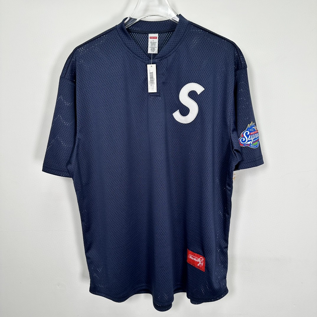 Supreme FW24 WEEK1 S Logo Baseball Henley 斜纹刺绣贴亨利棒球领短袖 T恤 绿色 蓝色 黑色 SUP-FW24-005