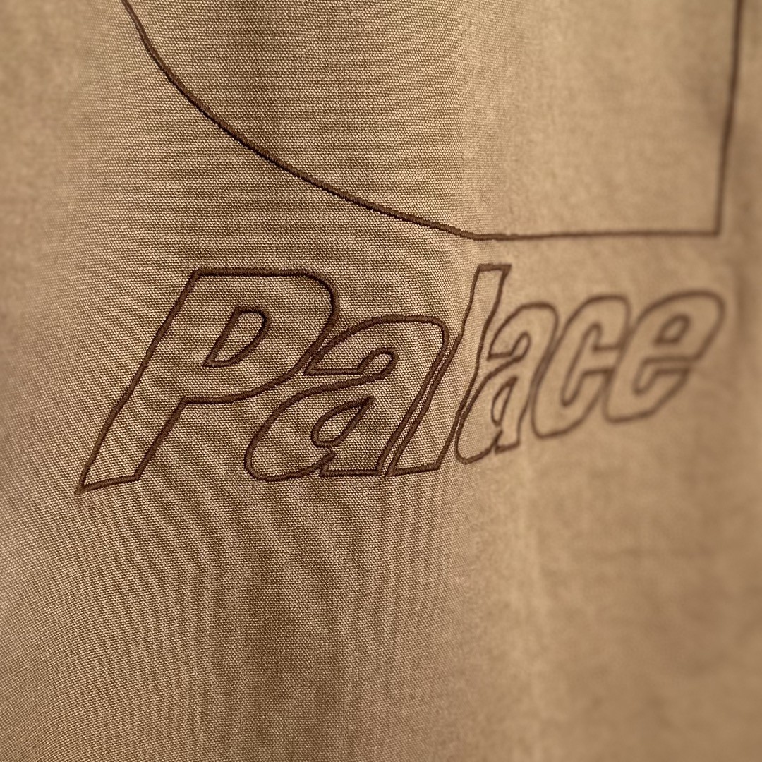 PALACE Carhartt WIP FW23 联名系列 多袋背面Logo刺绣拼接工装夹克 外套 长袖 卡其色 I032716-KHAKI
