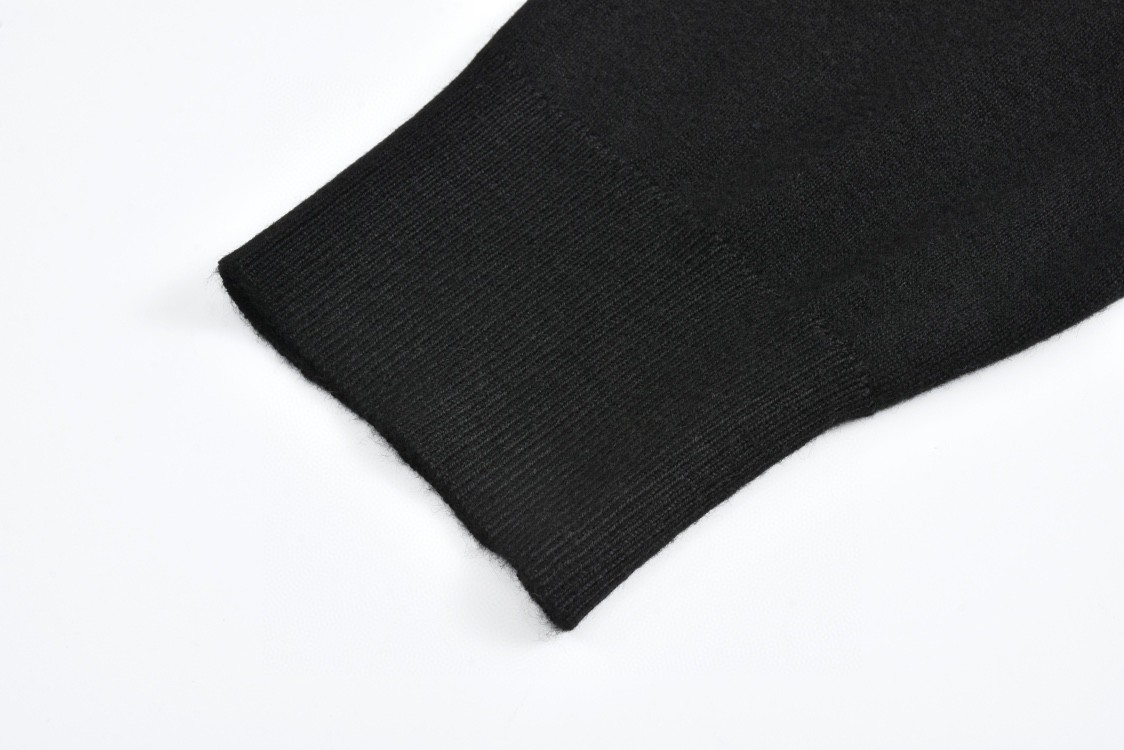 PRADA 普拉达 提花字母logo小标polo领毛衣 长袖 灰色 黑色 P24G2O-15EY-F0480-S-OOO