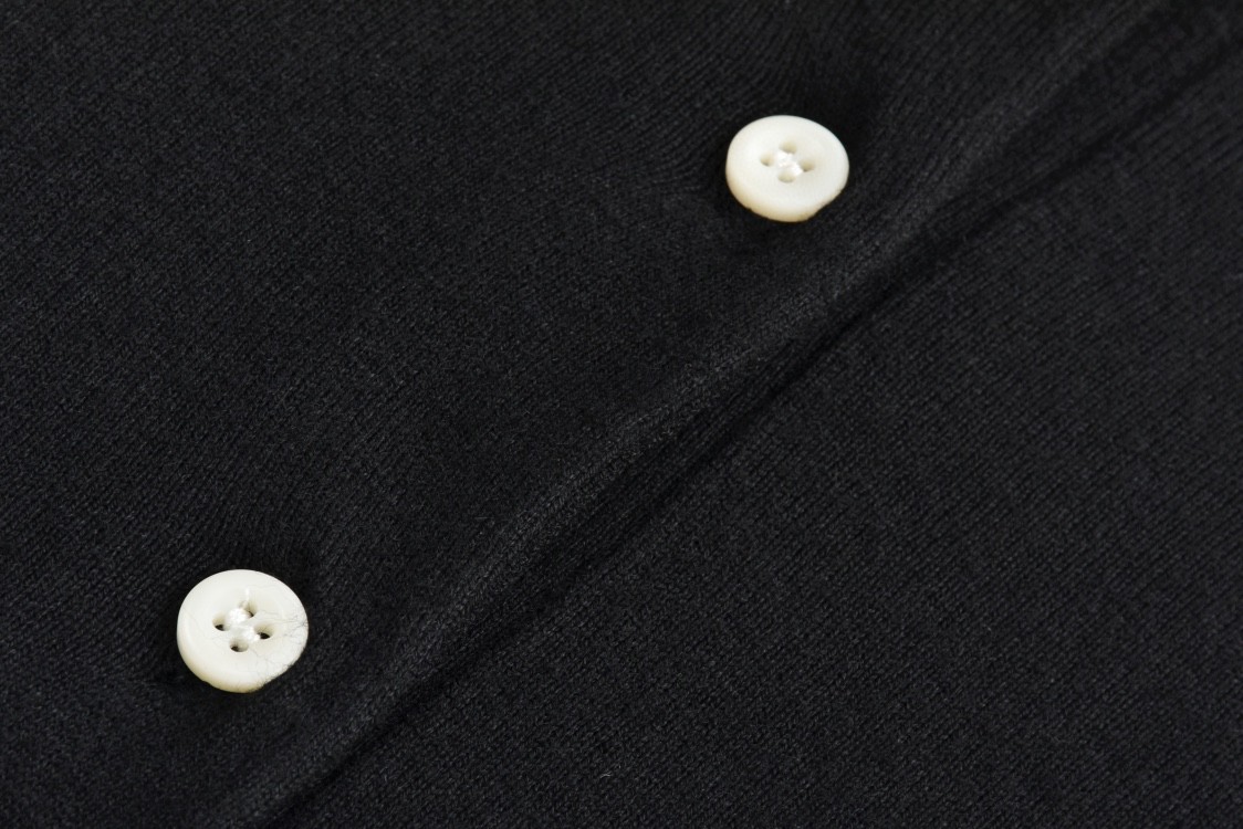 PRADA 普拉达 提花字母logo小标polo领毛衣 长袖 灰色 黑色 P24G2O-15EY-F0480-S-OOO