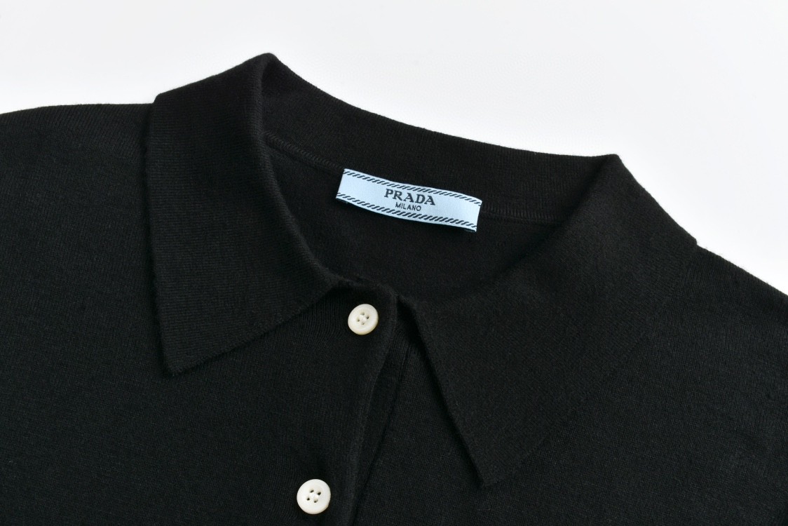 PRADA 普拉达 提花字母logo小标polo领毛衣 长袖 灰色 黑色 P24G2O-15EY-F0480-S-OOO