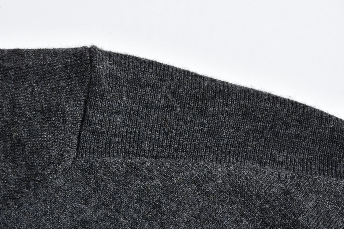 PRADA 普拉达 提花字母logo小标polo领毛衣 长袖 灰色 黑色 P24G2O-15EY-F0480-S-OOO