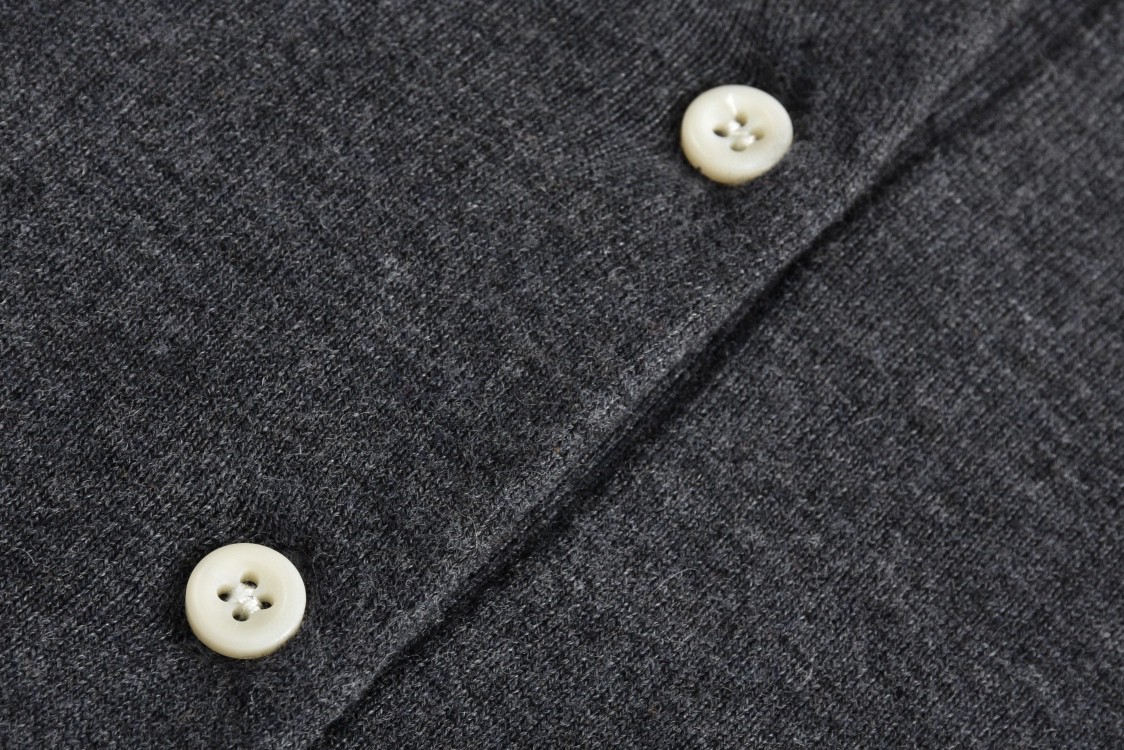 PRADA 普拉达 提花字母logo小标polo领毛衣 长袖 灰色 黑色 P24G2O-15EY-F0480-S-OOO