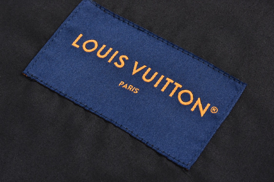 LOUIS VUITTON 路易威登 西部世界绿松石铆钉牛仔外套 夹克 长袖 黑色 1AFWX1