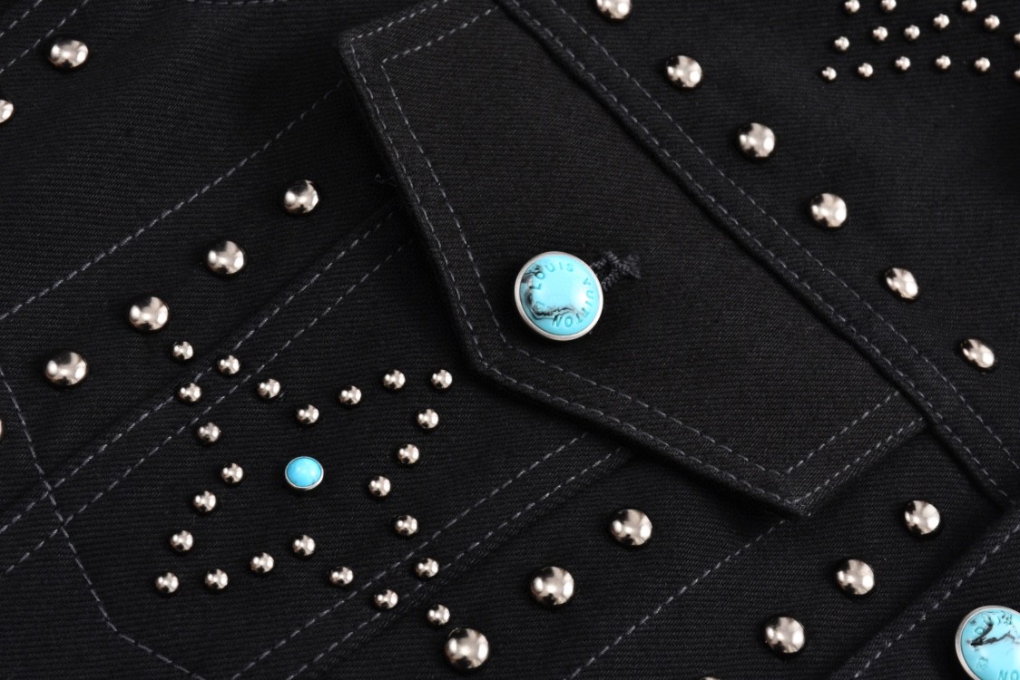 LOUIS VUITTON 路易威登 西部世界绿松石铆钉牛仔外套 夹克 长袖 黑色 1AFWX1