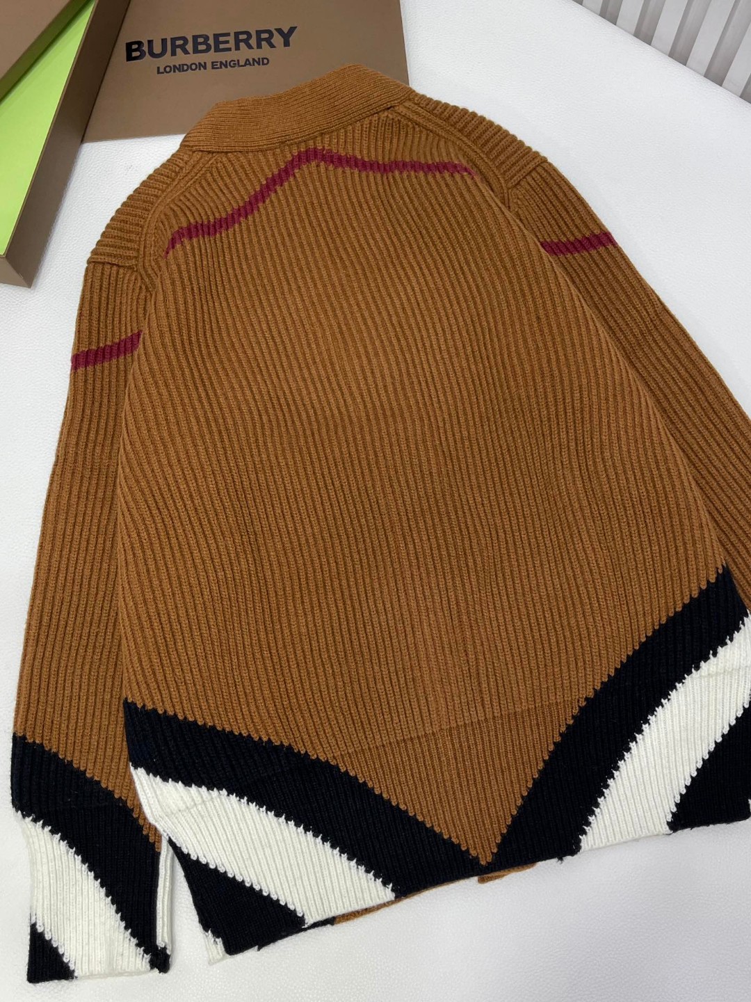 Burberry 巴宝莉 拼色条纹V领开衫 毛衣 长袖 外套 棕色 80557301
