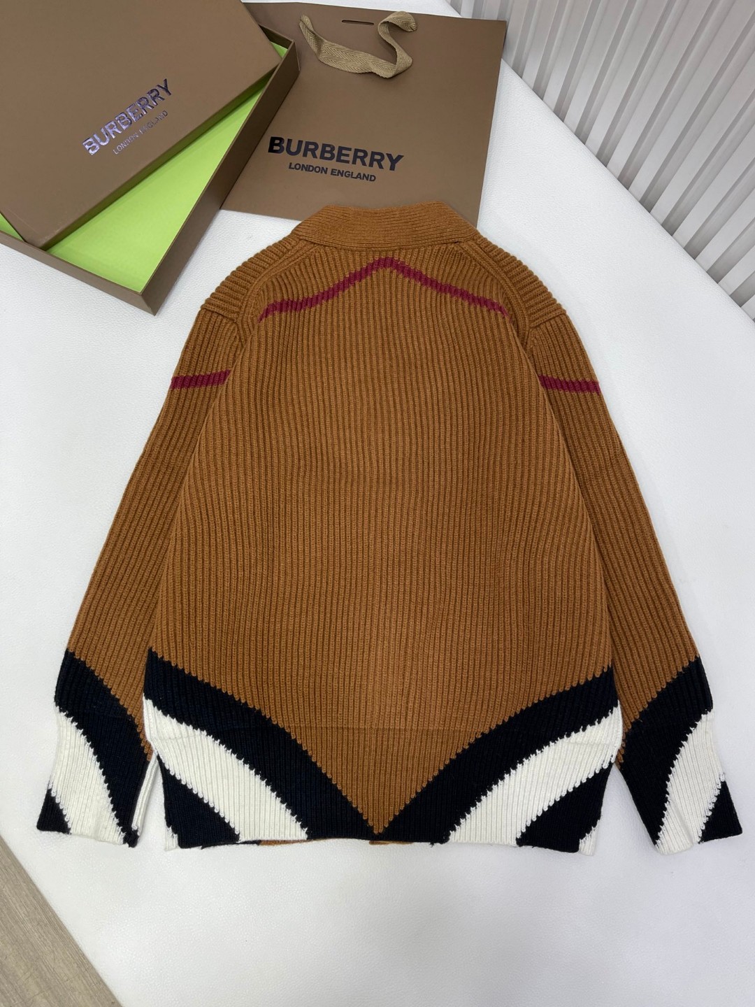 Burberry 巴宝莉 拼色条纹V领开衫 毛衣 长袖 外套 棕色 80557301