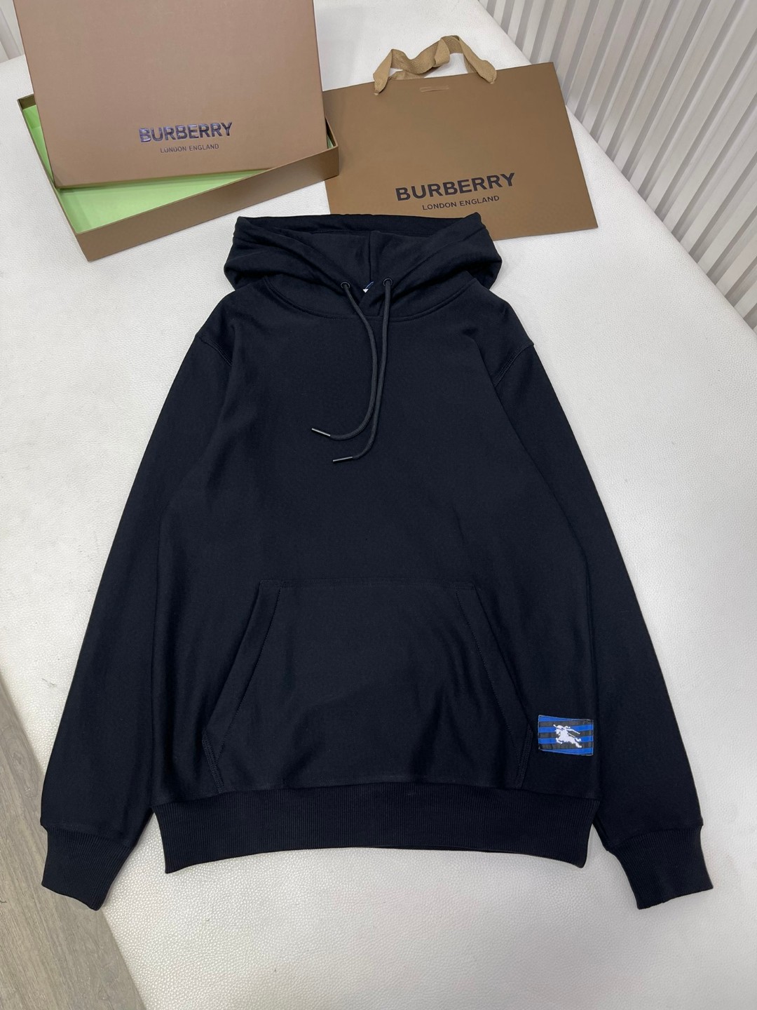 Burberry 巴宝莉 衣摆刺绣战马小贴标抽绳连帽卫衣 长袖 白色 黑色 绿色 