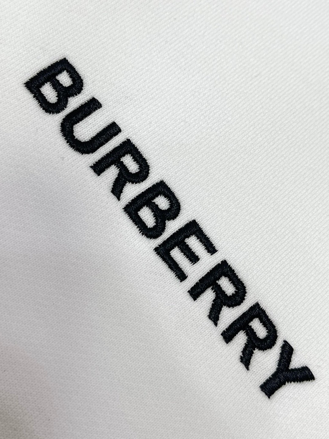 Burberry 巴宝莉 拼色刺绣字母logo圆领卫衣 长袖 白色 黑色 80695311