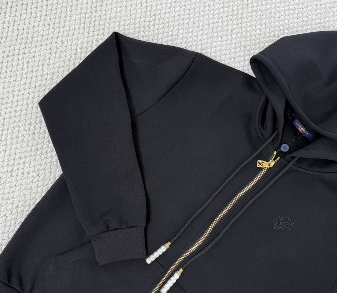LOUIS VUITTON 路易威登 刺绣字母logo珍珠抽绳拉链连帽卫衣 外套 长袖 黑色 1AFJGD