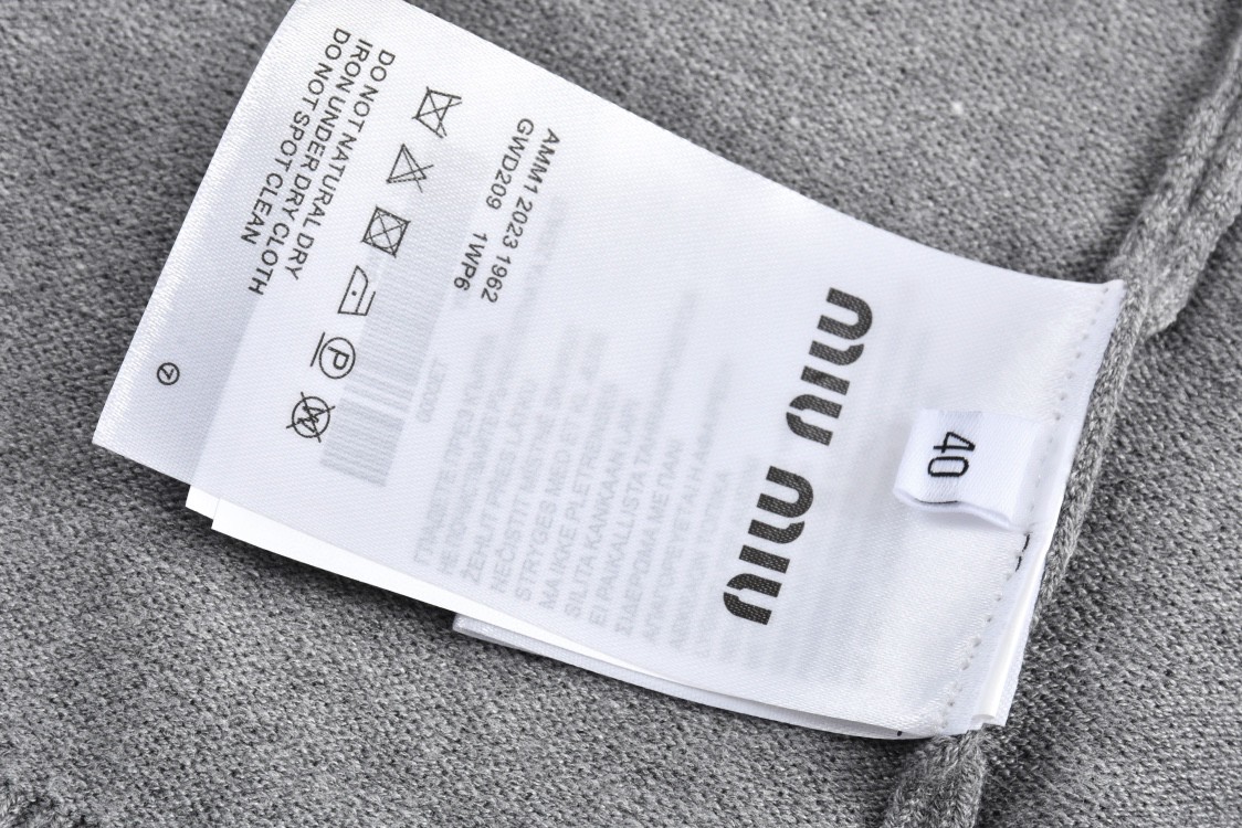 MIU MIU 缪缪 徽标刺绣logo羊绒针织衫 开衫 毛衣 外套 长袖 灰色 黑色