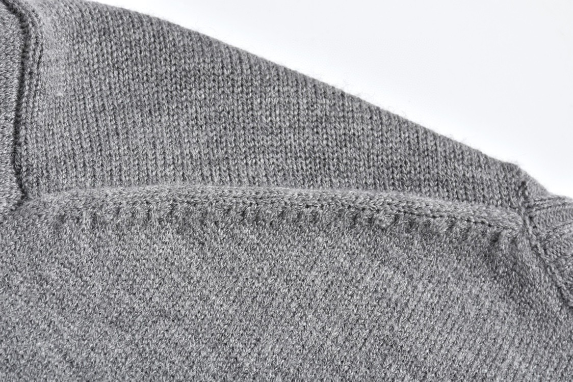 MIU MIU 缪缪 徽标刺绣logo羊绒针织衫 开衫 毛衣 外套 长袖 灰色 黑色