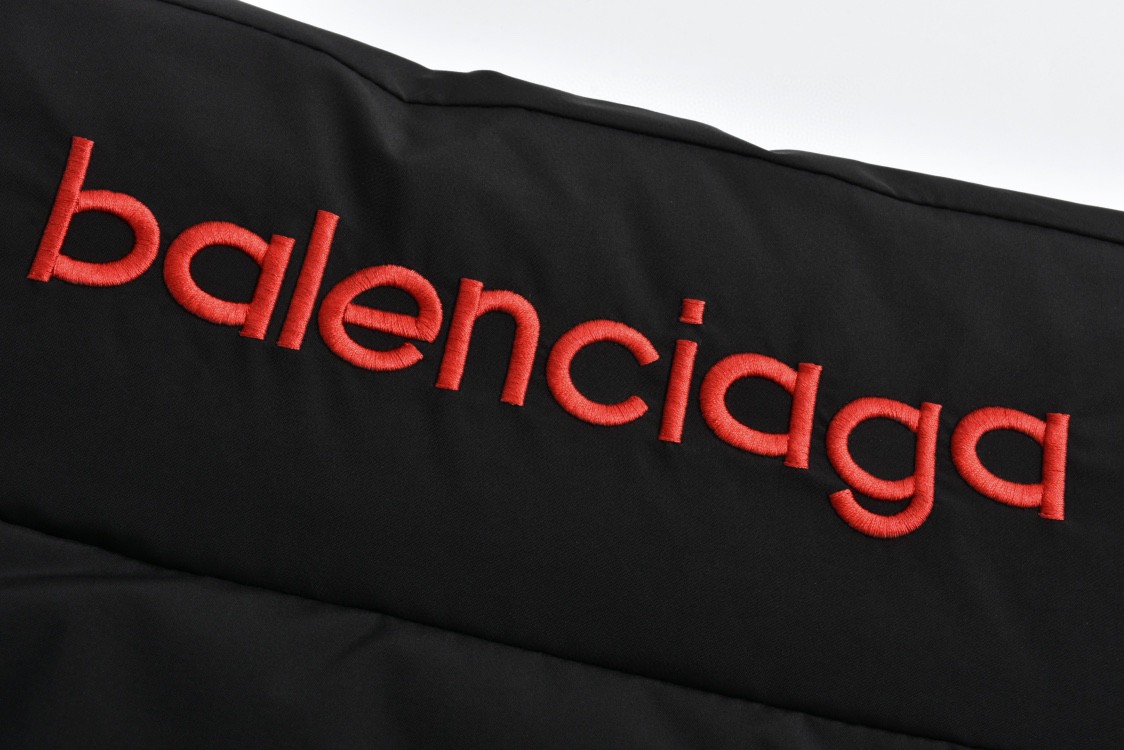 Balenciaga 巴黎世家 双面两穿刺绣字母logo拉链棉服 外套 长袖 秋冬 黑色 773047TPO061000