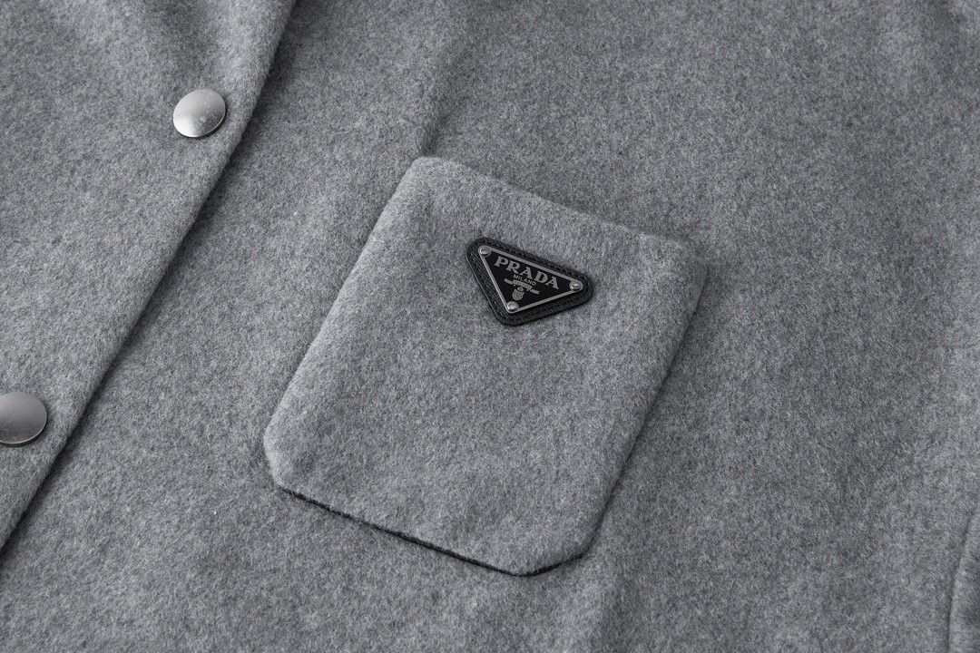 PRADA 普拉达 三角徽标羊绒衬衫 外套 长袖 黑色 灰色