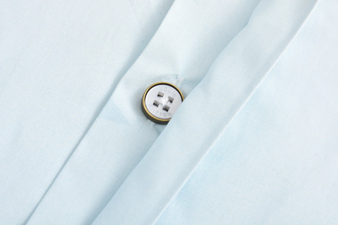 LOUIS VUITTON 路易威登 字母logo印花渐变单排扣衬衫 长袖 白色 1AFXVX