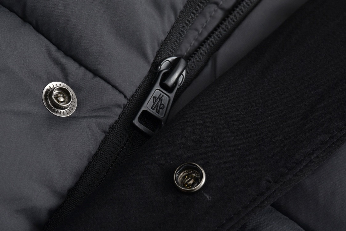 Moncler 蒙口 黑标黑武士连帽羽绒服 保暖 外套 灰白色 黑色 碳灰色 