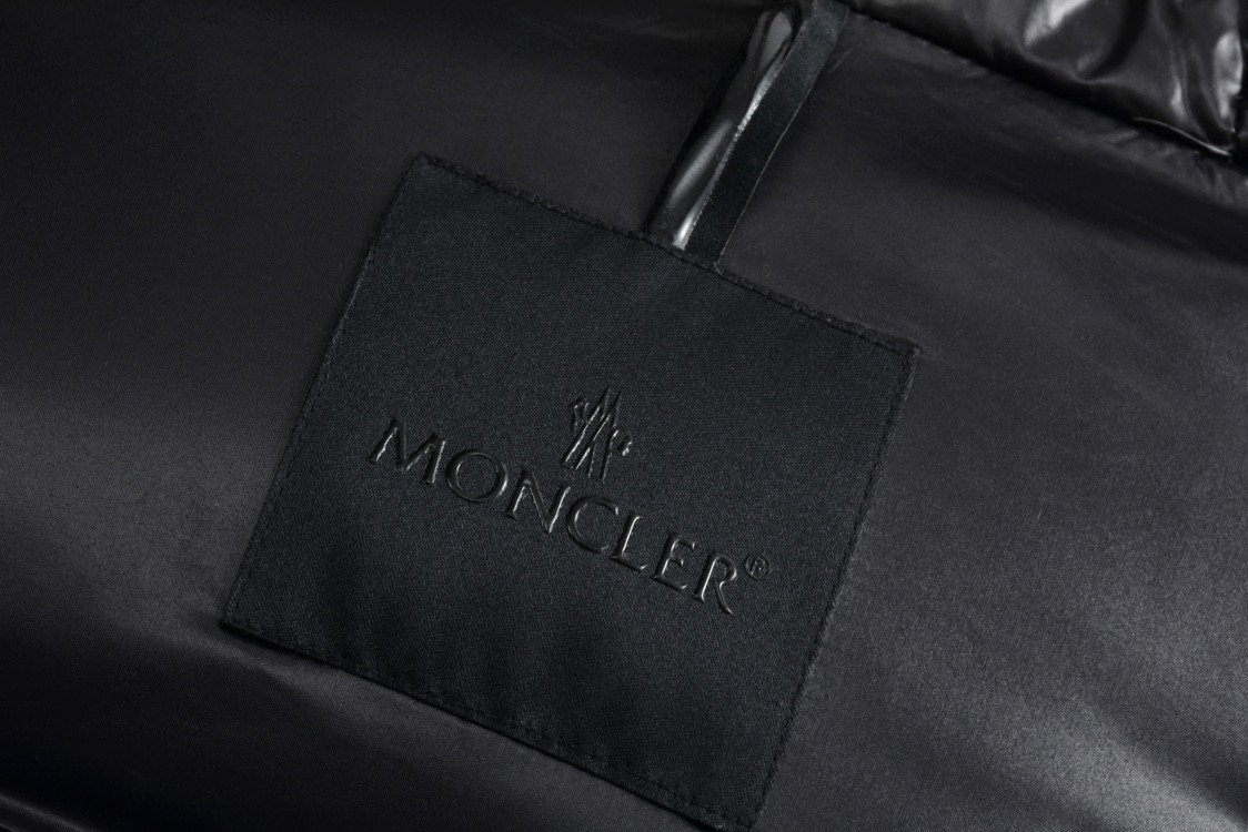 Moncler 蒙口 黑标黑武士连帽羽绒服 保暖 外套 灰白色 黑色 碳灰色 
