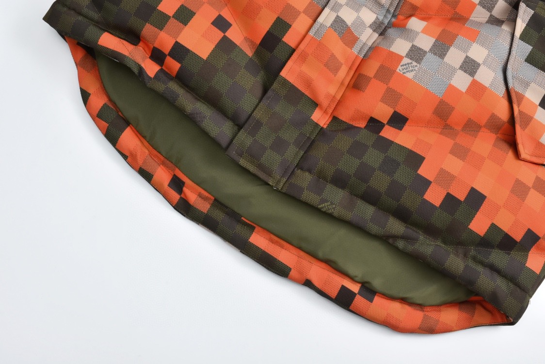 LOUIS VUITTON 路易威登 马赛克迷彩连帽羽绒服 夹克 外套 长袖 彩色 1AFXPK