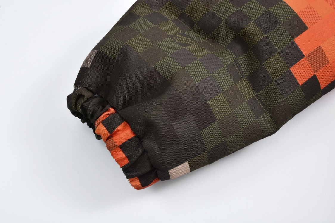 LOUIS VUITTON 路易威登 马赛克迷彩连帽羽绒服 夹克 外套 长袖 彩色 1AFXPK