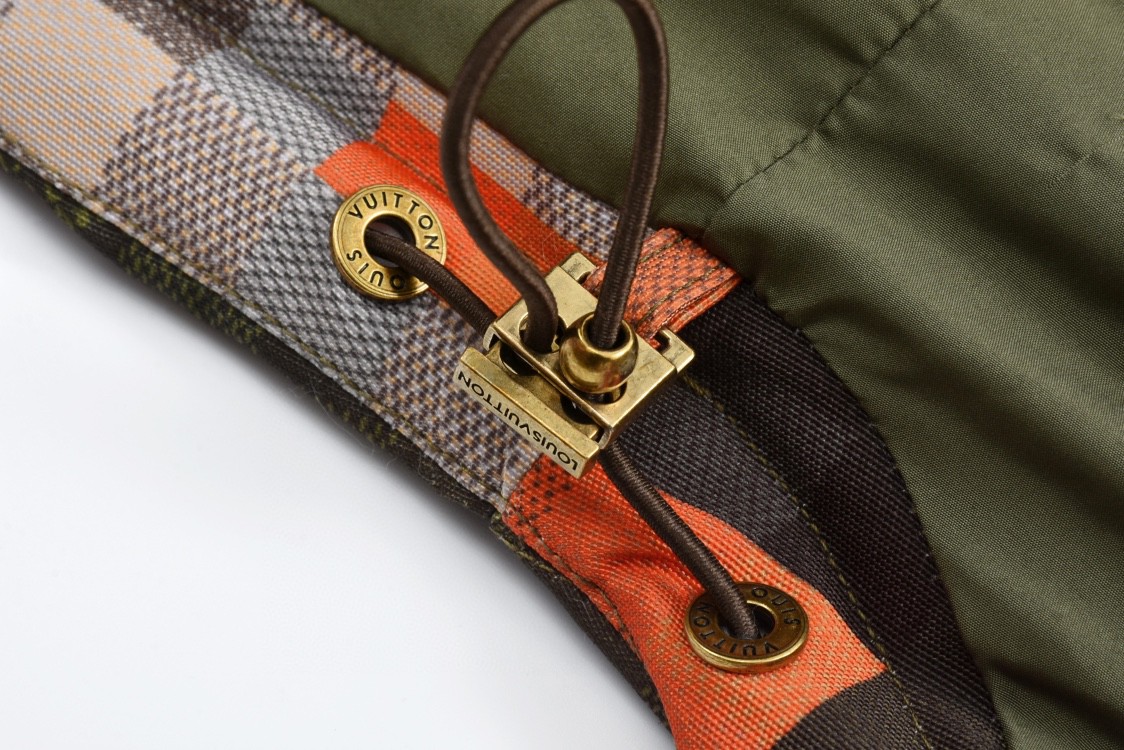 LOUIS VUITTON 路易威登 马赛克迷彩连帽羽绒服 夹克 外套 长袖 彩色 1AFXPK